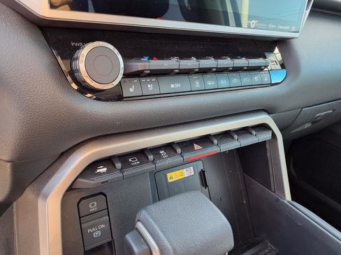 Used 2023 Toyota Tundra Limited image 16