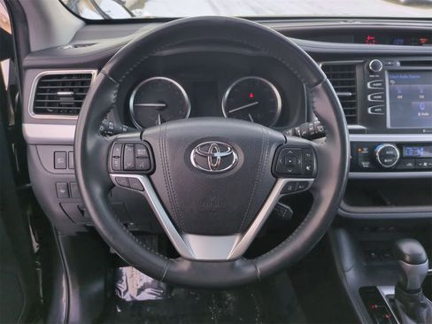 Used 2019 Toyota Highlander XLE image 23