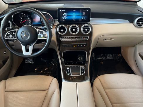 Used 2021 Mercedes-Benz GLC 300 4MATIC image 3