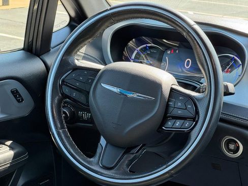 Used 2020 Chrysler Pacifica Limited w/ Advanced Safetytec Group FWD image 13