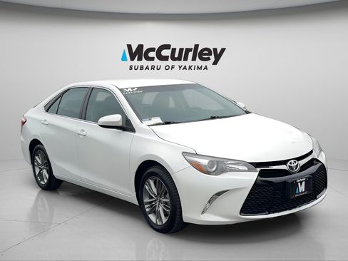 Used 2017 Toyota Camry SE image 12