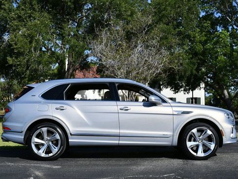 Used 2023 Bentley Bentayga Extended Wheelbase AWD/4WD image 39
