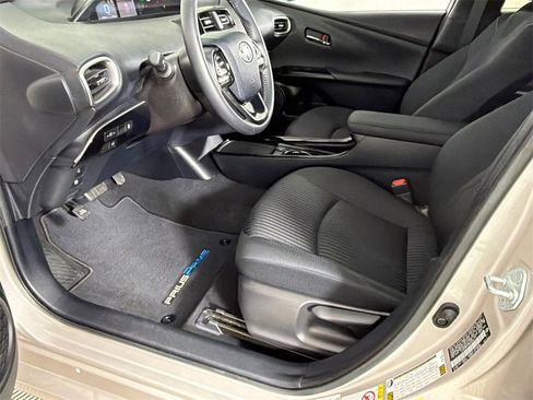 Used 2022 Toyota Prius Prime LE image 9
