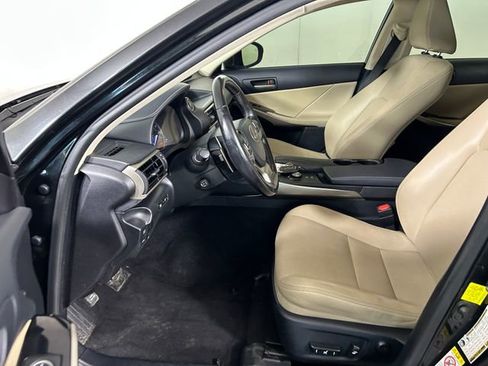 Used 2017 Lexus IS 300 AWD image 12