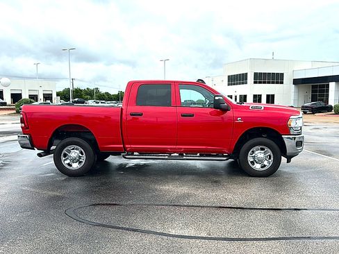 Used 2024 RAM 2500 Tradesman w/ Chrome Appearance Group AWD/4WD image 9