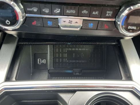Used 2022 Ford F250 Platinum w/ FX4 Off-Road Package AWD/4WD image 19