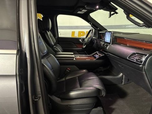 Used 2021 Lincoln Navigator Reserve AWD/4WD image 12