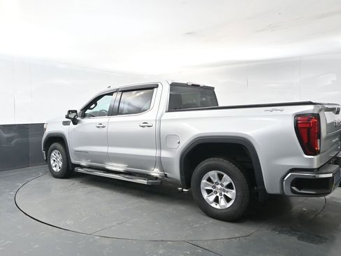 Certified 2022 GMC Sierra 1500 SLE image 3