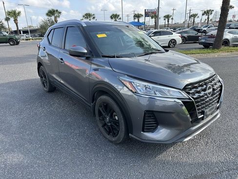 Used 2023 Nissan Kicks SV image 8