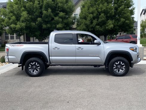 Used 2022 Toyota Tacoma TRD Off-Road AWD/4WD image 7