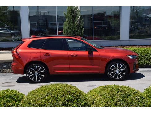 Used 2023 Volvo XC60 B5 Plus w/ Climate Package AWD/4WD image 3