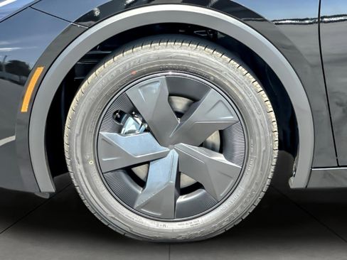 New 2026 Toyota Prius Plug-In Hybrid FWD image 25