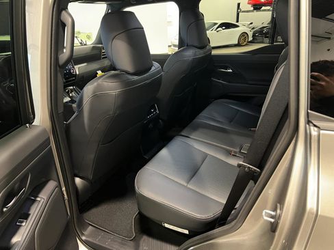 Used 2026 Lexus GX 550 w/ Accessory Package (2T) image 28