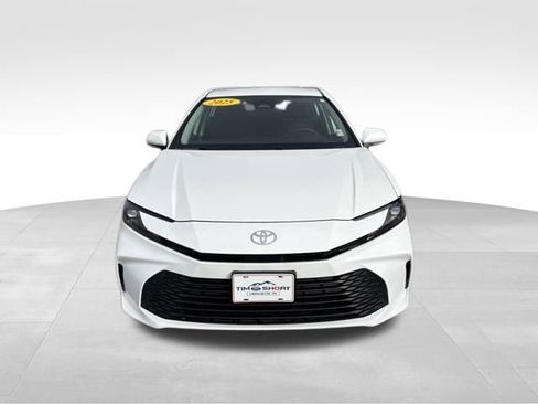 Used 2025 Toyota Camry LE image 7