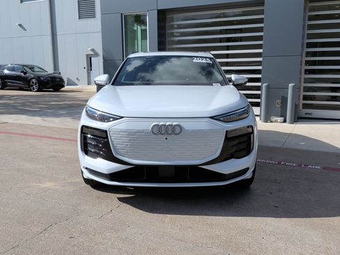 Certified 2025 Audi Q6 e-tron Premium Plus w/ Premium Plus AWD/4WD image 3