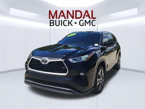 Used 2020 Toyota Highlander XLE FWD image 1