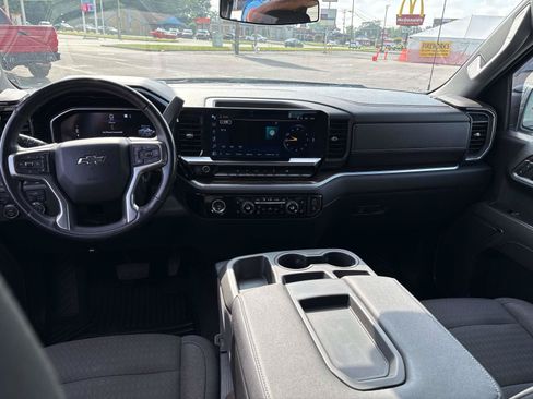 Used 2022 Chevrolet Silverado 1500 RST AWD/4WD image 8