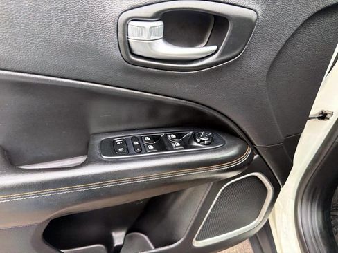 Used 2018 Jeep Compass Latitude w/ Popular Equipment Group AWD/4WD image 14