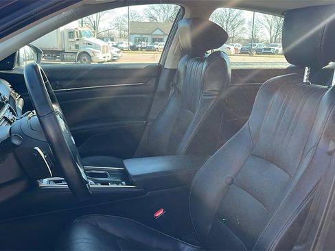Used 2018 Honda Accord Touring image 10