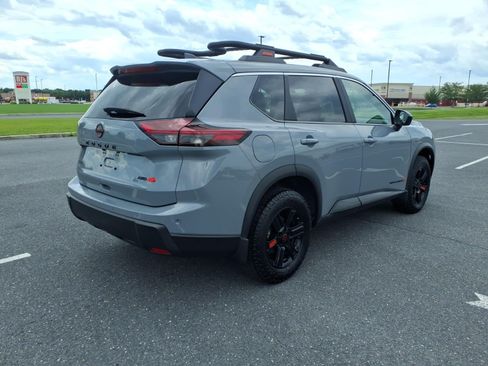 Used 2025 Nissan Rogue SV AWD/4WD image 4