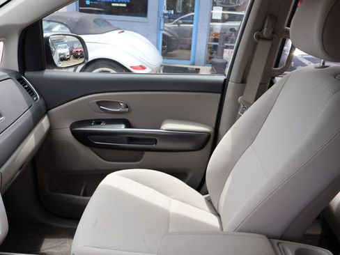 Used 2016 Kia Sedona L FWD image 36