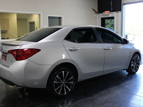 Used 2018 Toyota Corolla SE FWD image 3