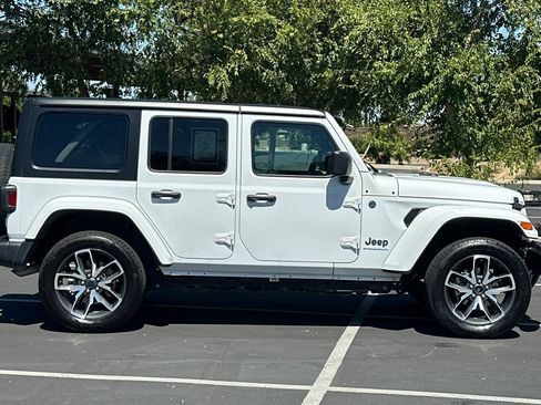 Used 2024 Jeep Wrangler Unlimited AWD/4WD image 10