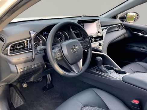 Used 2021 Toyota Camry SE w/ Convenience Package image 11