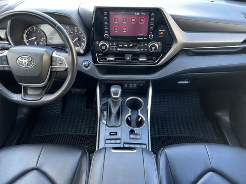 Used 2022 Toyota Highlander XLE image 36