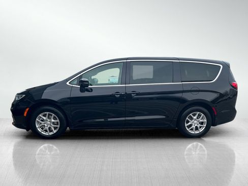 New 2026 Chrysler Pacifica Select FWD image 3