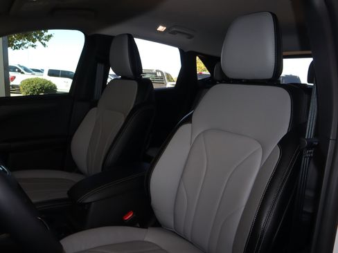 New 2025 Ford Escape SE w/ PHEV Premium Package FWD image 31