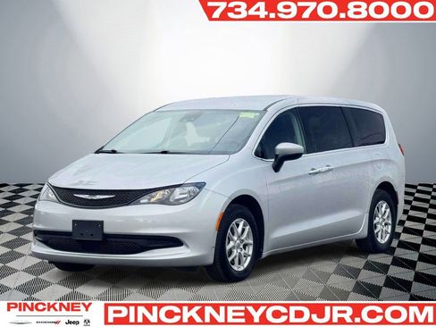 Used 2023 Chrysler Voyager LX FWD image 1