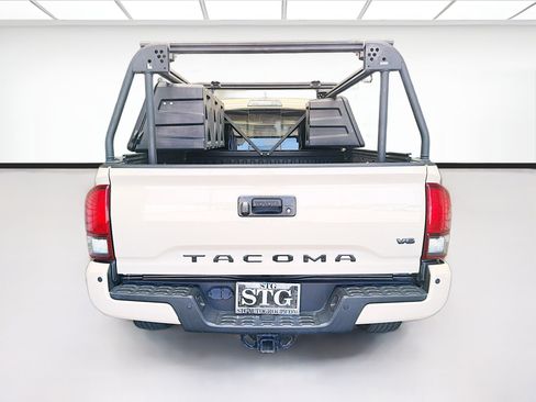 Used 2019 Toyota Tacoma TRD Off-Road w/ Technology Package AWD/4WD image 5
