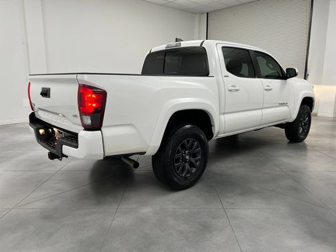 Used 2023 Toyota Tacoma SR5 w/ Technology Package AWD/4WD image 9