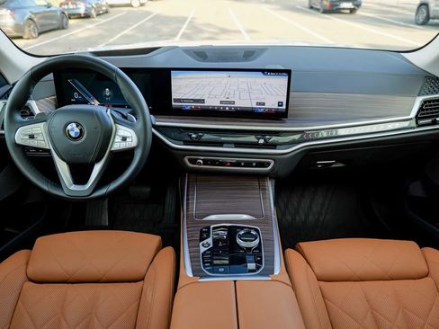 Used 2025 BMW X7 xDrive40i w/ Premium Package AWD/4WD image 46