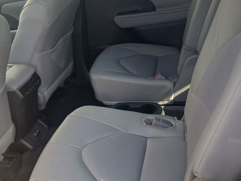 Used 2025 Toyota Highlander XLE AWD/4WD image 10