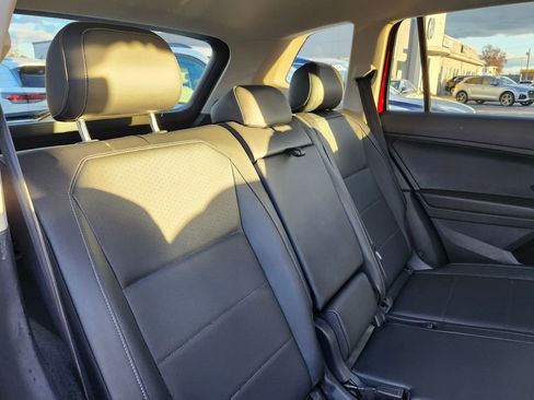 Used 2018 Volkswagen Tiguan SE image 16