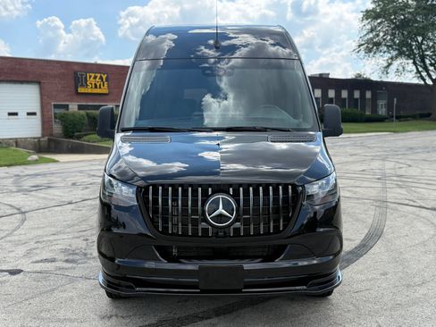 Used 2024 Mercedes-Benz Sprinter 2500 image 2