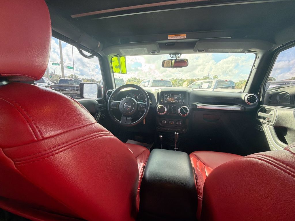 Used 2015 Jeep Wrangler Unlimited Sahara w/ Connectivity Group AWD/4WD image 11