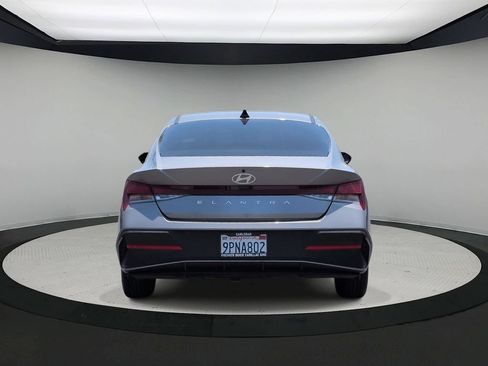 Used 2024 Hyundai Elantra SE FWD image 8