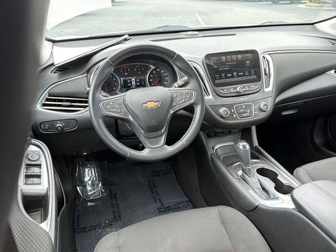 Used 2018 Chevrolet Malibu LT FWD image 18