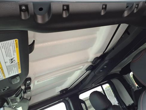 New 2025 Jeep Gladiator Rubicon w/ Convenience Group image 16