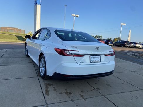 Used 2025 Toyota Camry LE FWD image 9