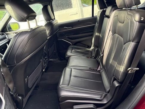 Used 2024 Jeep Grand Cherokee L Limited w/ Luxury Tech Group II AWD/4WD image 9
