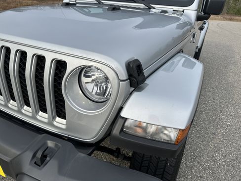 Used 2023 Jeep Gladiator Overland image 9