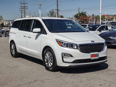 Used 2021 Kia Sedona LX image 3