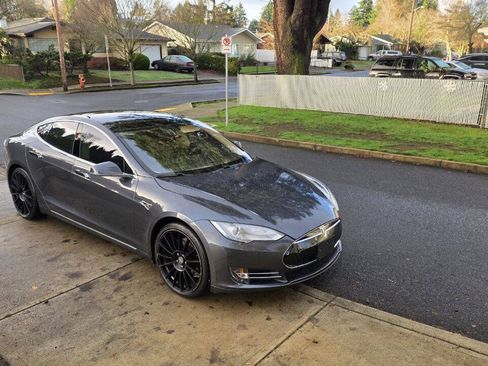 Used 2014 Tesla Model S 85 RWD image 3