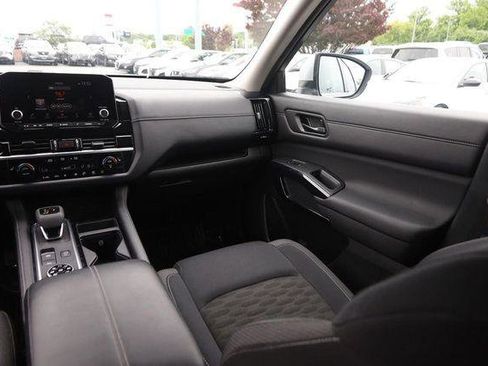 Used 2025 Nissan Pathfinder SV AWD/4WD image 28