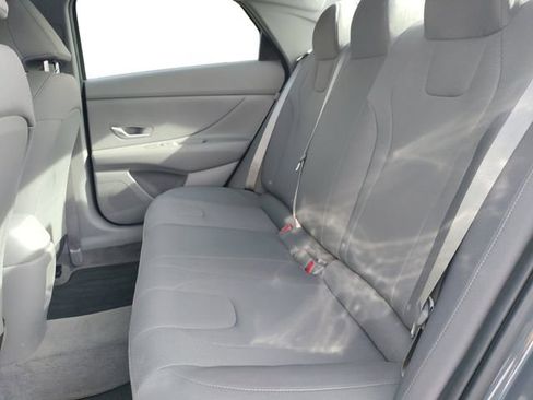 Used 2025 Hyundai Elantra SE image 13