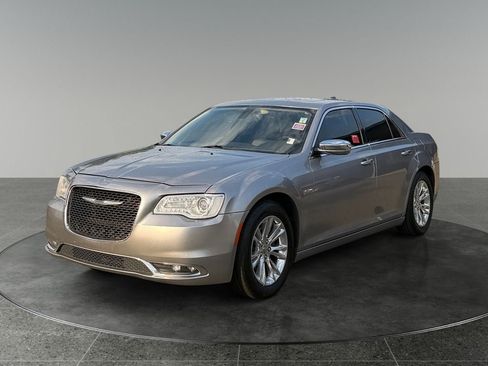 Used 2016 Chrysler 300 C RWD image 3